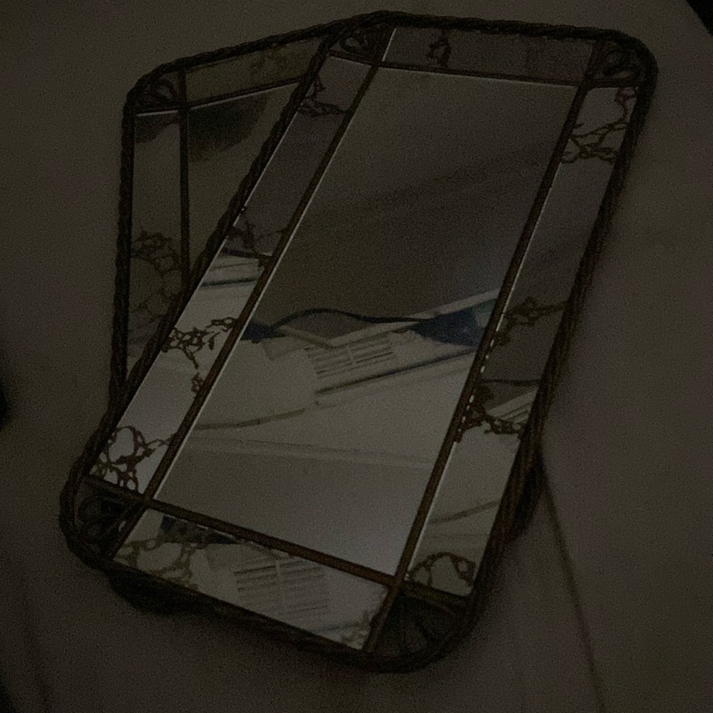2 Mirrors